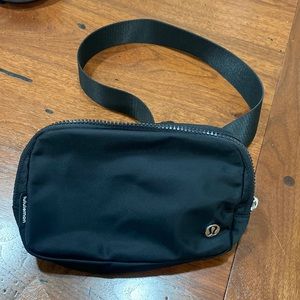 NWOT- Everywhere belt bag